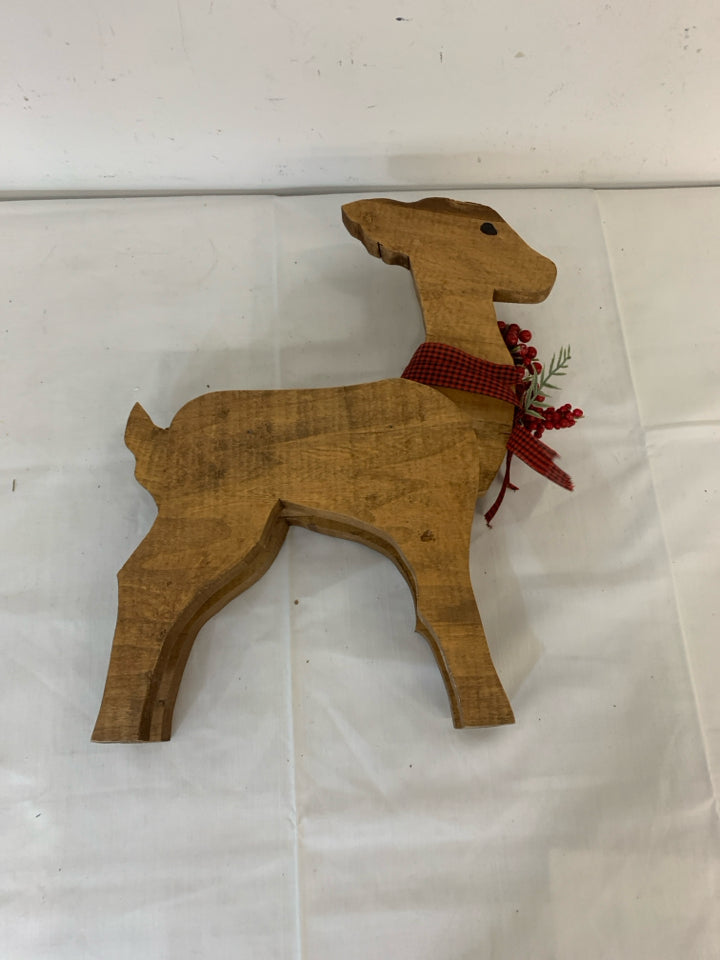 WOODEN REINDEER W PIP NECK.