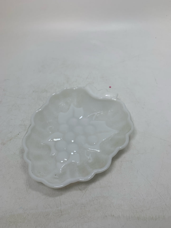 VTG TEXTURED RASPBERRY SHAPED CATCH ALL MILK GLASS DISH.