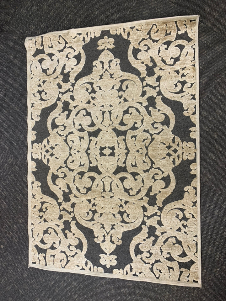 SAFAVIEH MEDALLION PATTERN, STONE COLOR.
