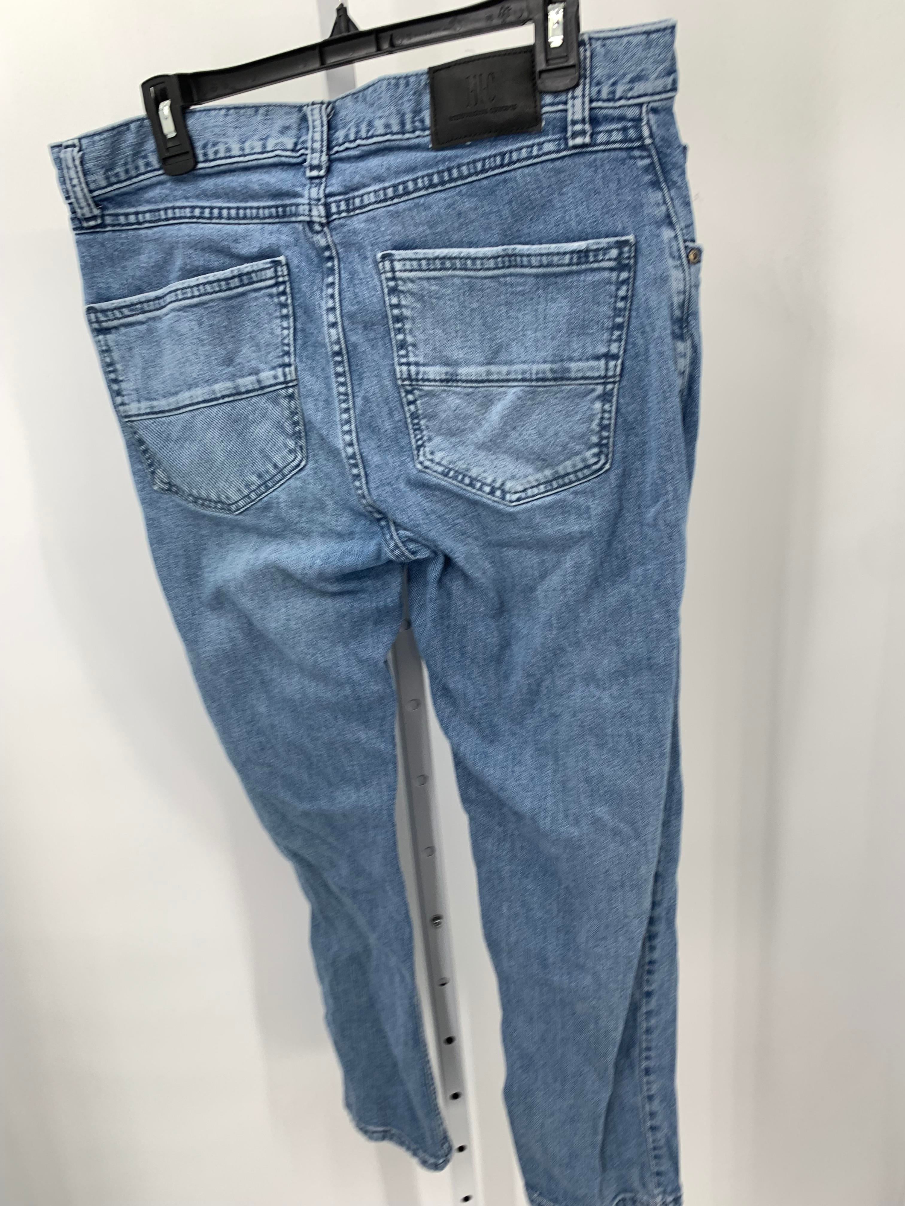 TAPERED FIT JEANS