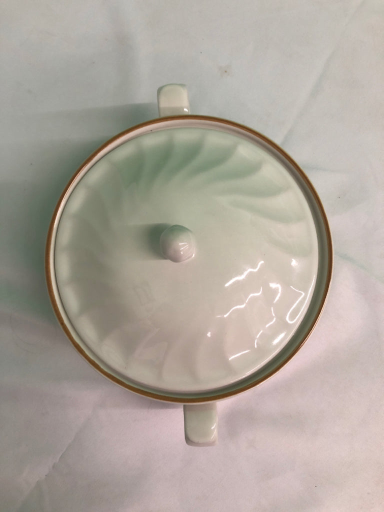 WHITE STONEWARE SERVER W/ LID/HANDLES ORANGE RIM SCULPTURA.