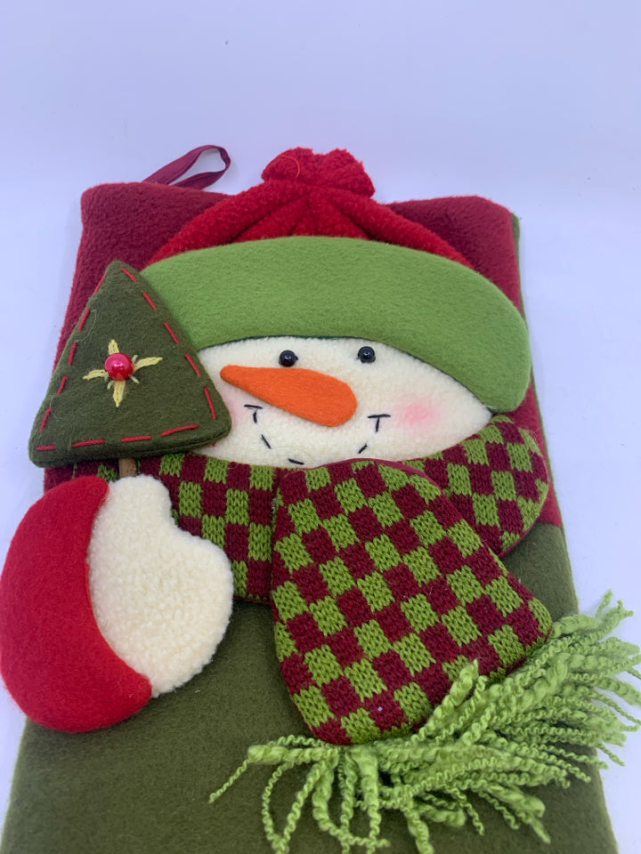 GREEN/RED FELT SNOWMAN STOCKING.