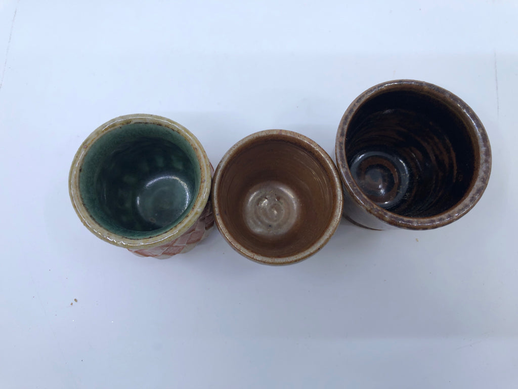 3 MINI ASSORTED POTTERY PLANTERS.