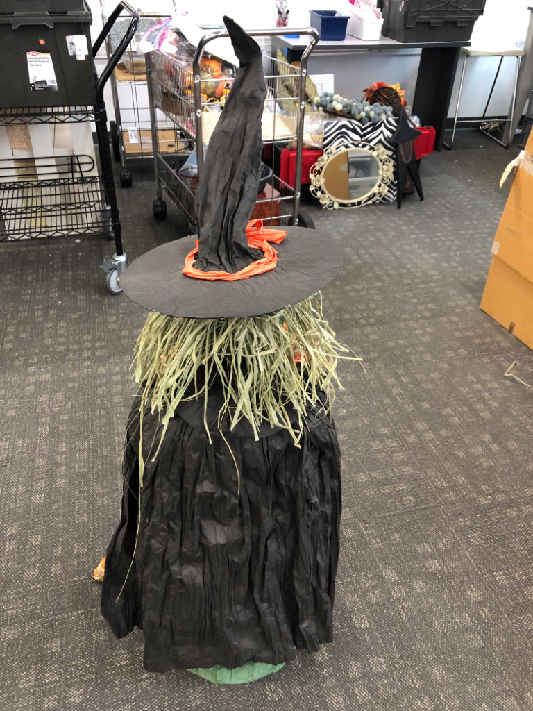 COLORFUL WITCH W/BROOMSTICK HALLOWEEN DECOR.