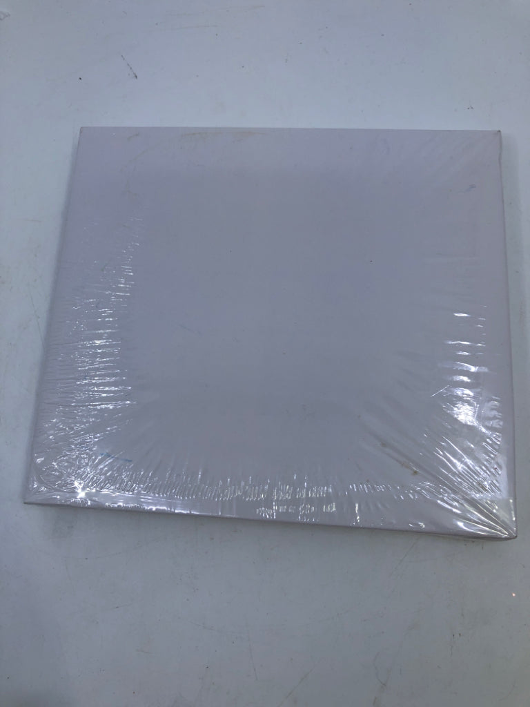 NIP GOUACHE ARTIST PAINT.