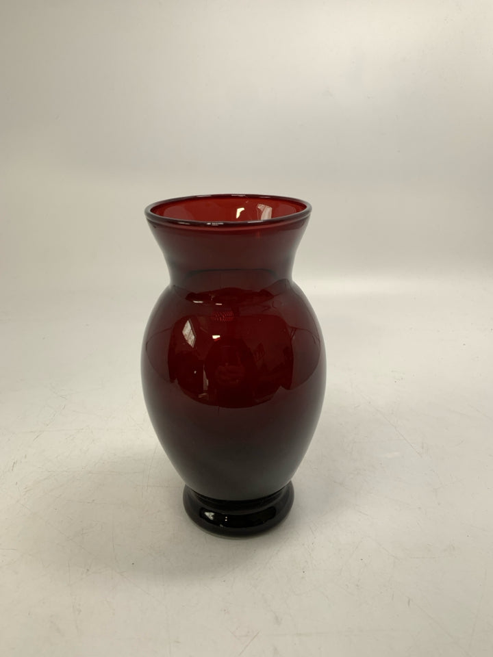 DARK RED GLASS GLASS VASE.