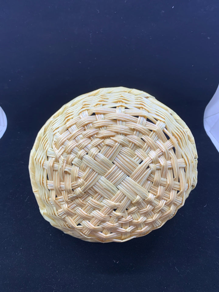 BLONDE WOVEN EASTER BASKET.