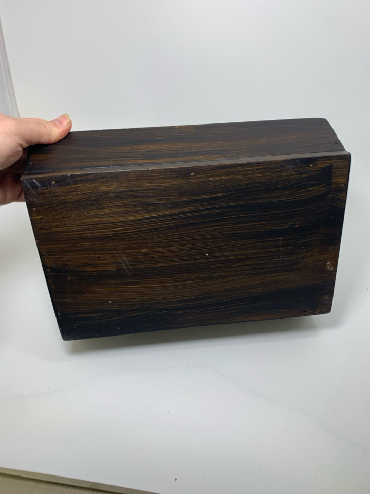 DIVIDED WOOD TRAY W/ HANDLE IN CENTER.