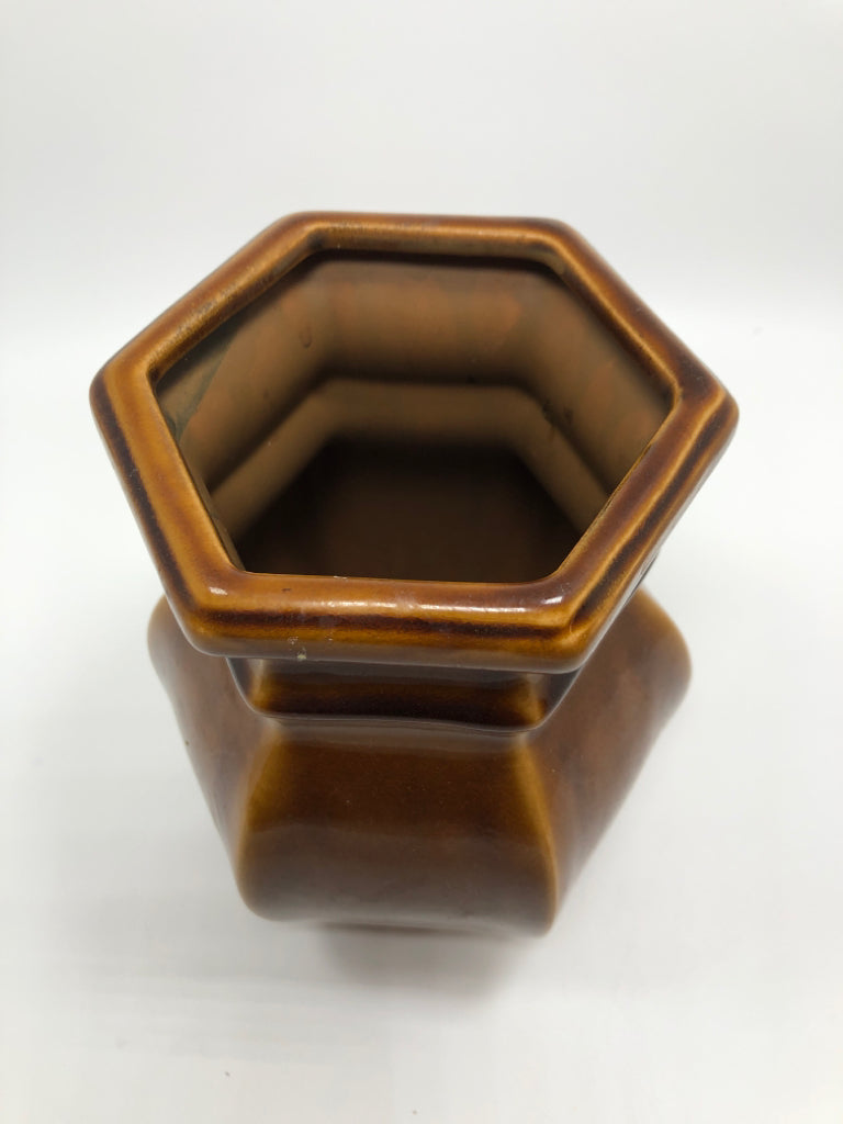 BROWN GLAZE POTTERY VASE.