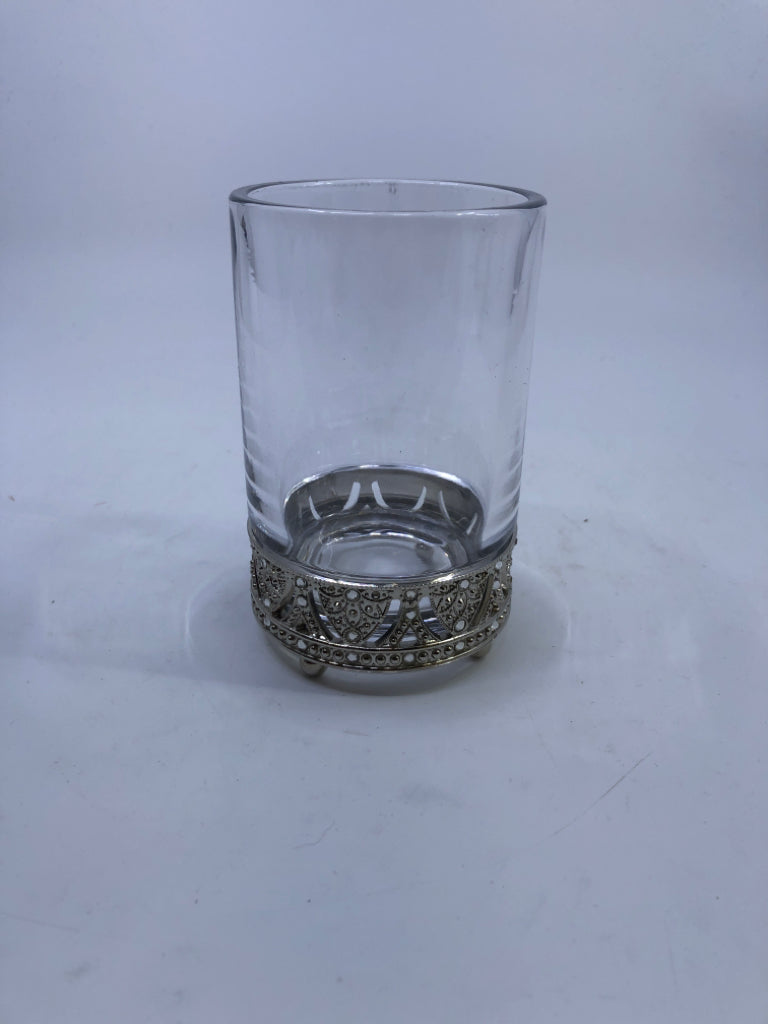 FOOTED JEWELED CUP.