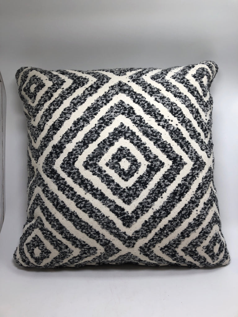 B&W TEXTURED GEOMETRIC PILLOW.