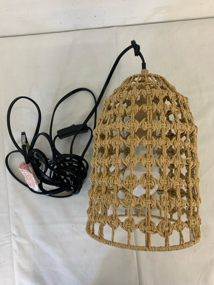 BLONDE WOVEN HANGING LAMP.