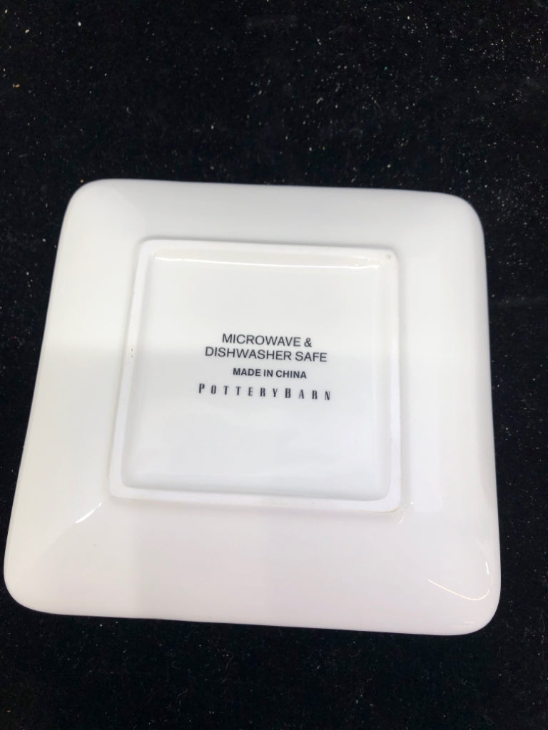 4 SQUARE THANKSGIVING SNACK PLATES DEFINITION.