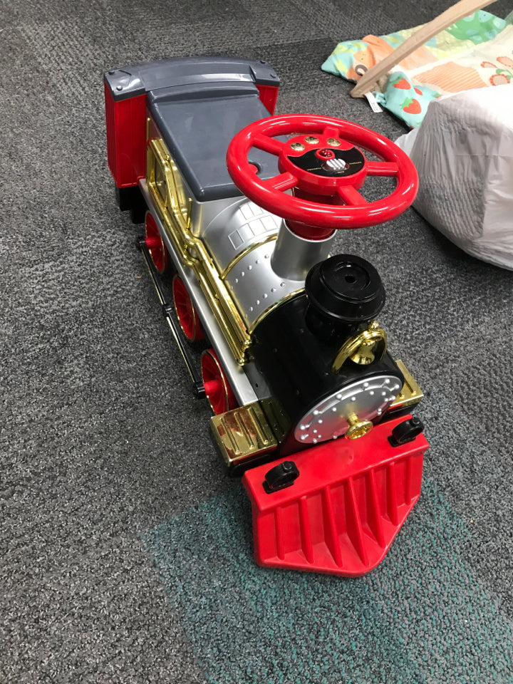 FAO SCHWARZ RIDE-ON RAILWAY WITH TRACKS AND CHARGING CORD