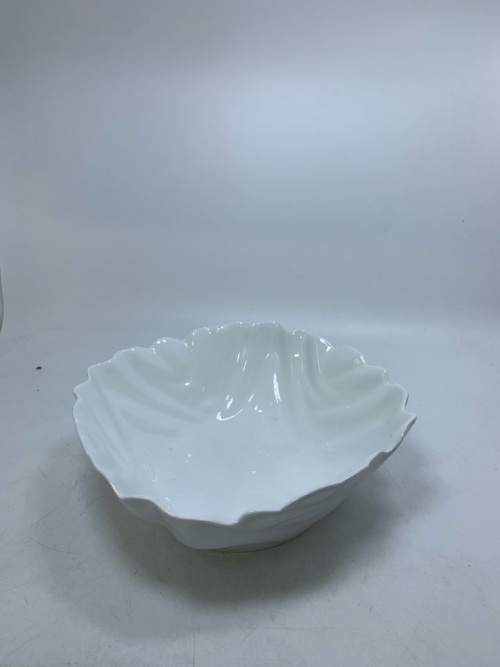 SQUARE TEXTURED BOWL.