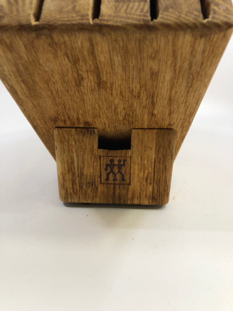 10-SLOT WOODEN KNIFE BLOCK J A HENCKELS.