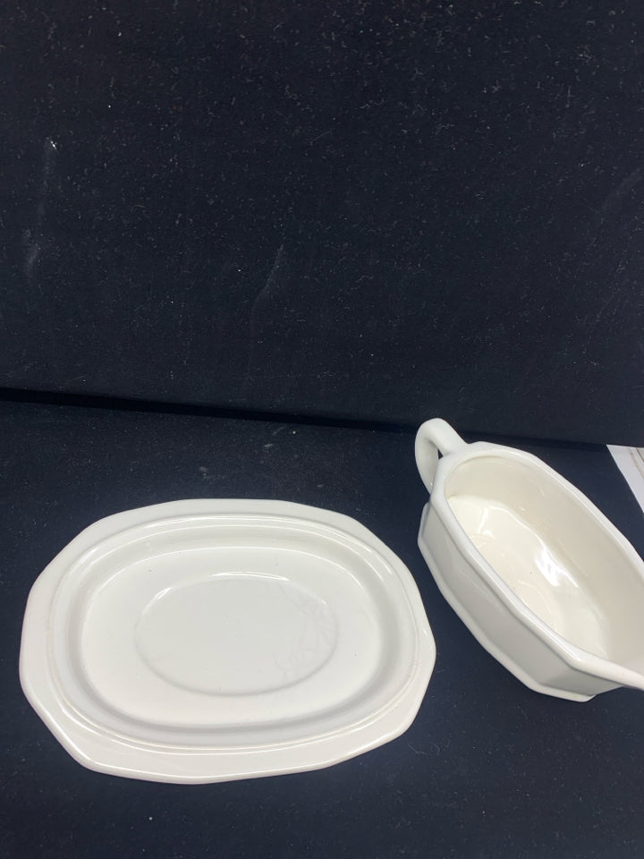 2PC GRAVY BOAT AND PLATE.