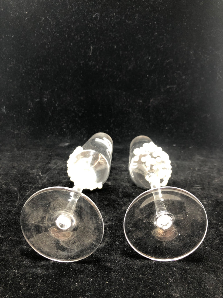 MR & MRS CHAMPAGNE GLASSES W/GEMS.