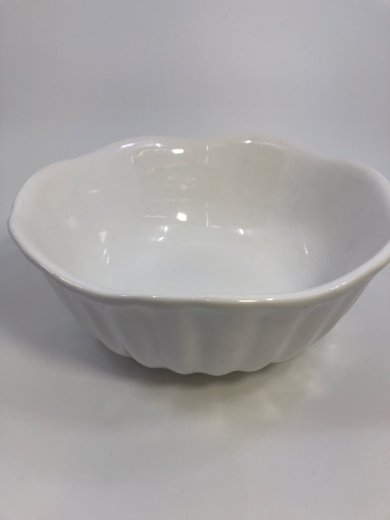 WHITE SCALLOP SERVING BOWL.