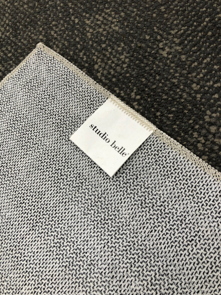 STUDIO BELLE ACORN + LEAF RUG.