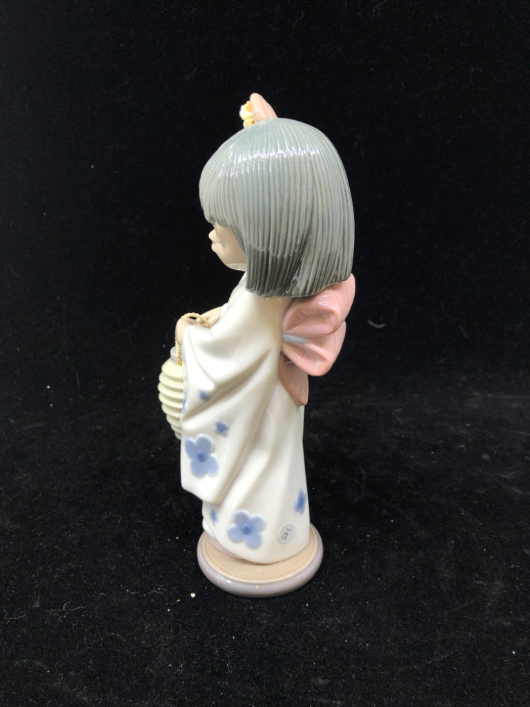 LLADRO LITTLE GIRL HOLDING LANTERN.