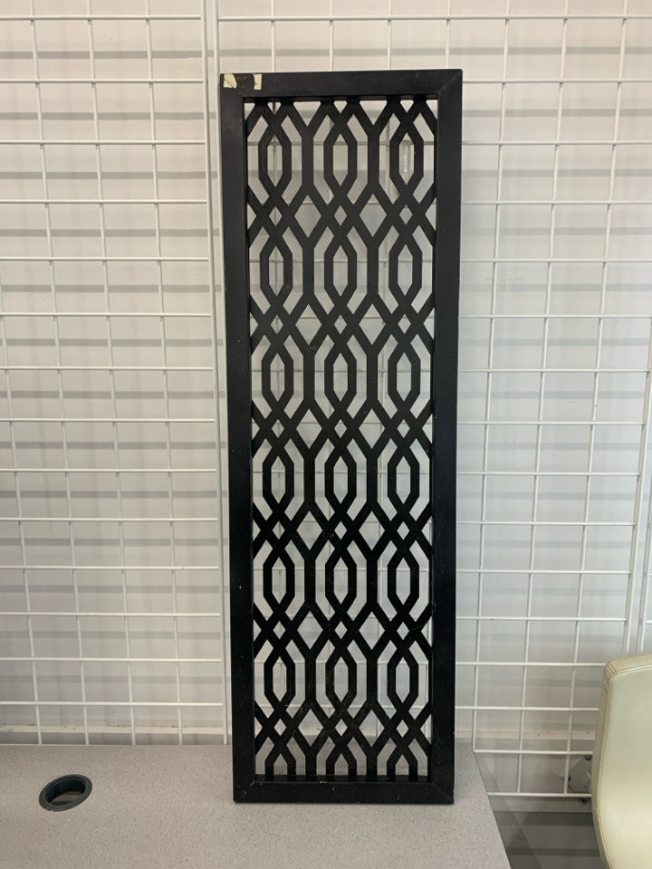 GEOMETRIC BLACK METAL WALL HANGING.