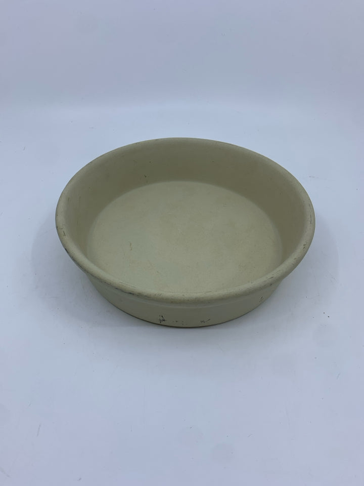 PAMPERED CHEF STONEWARE DEEP DISH.