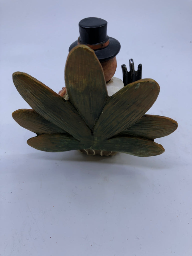 RESIN TURKEY W PITCH FORK.