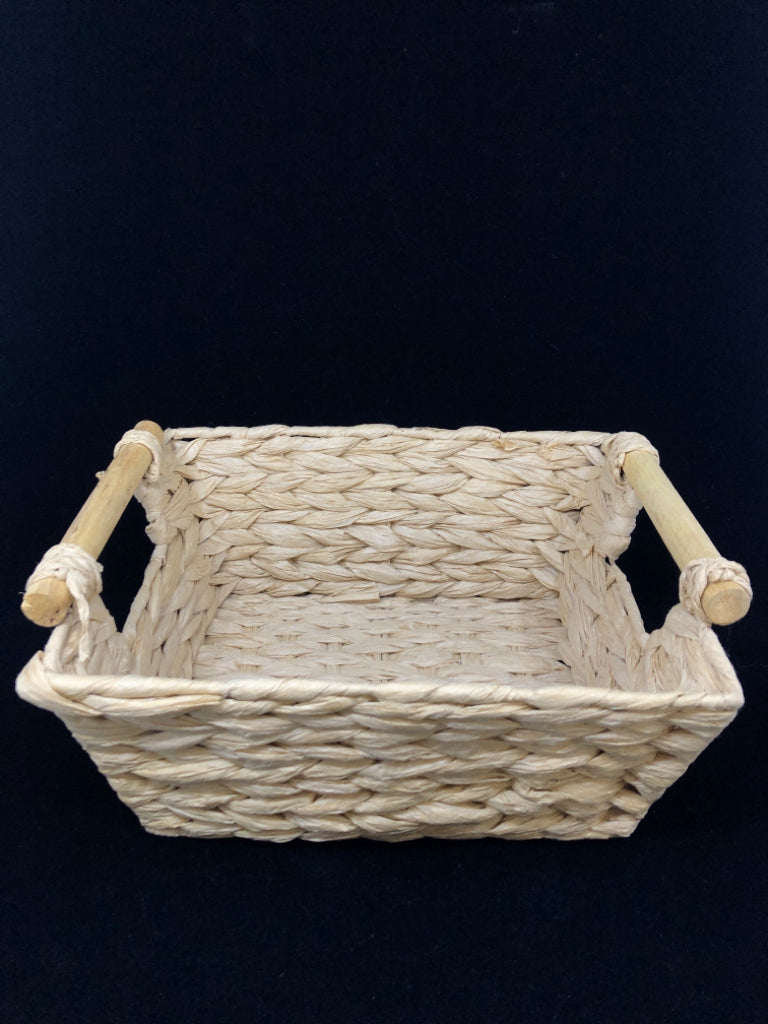 WOVEN BASKET W/DOWEL HANDLES.