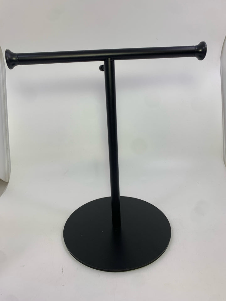 BLACK METAL ADJUSTABLE JEWELRY STAND.