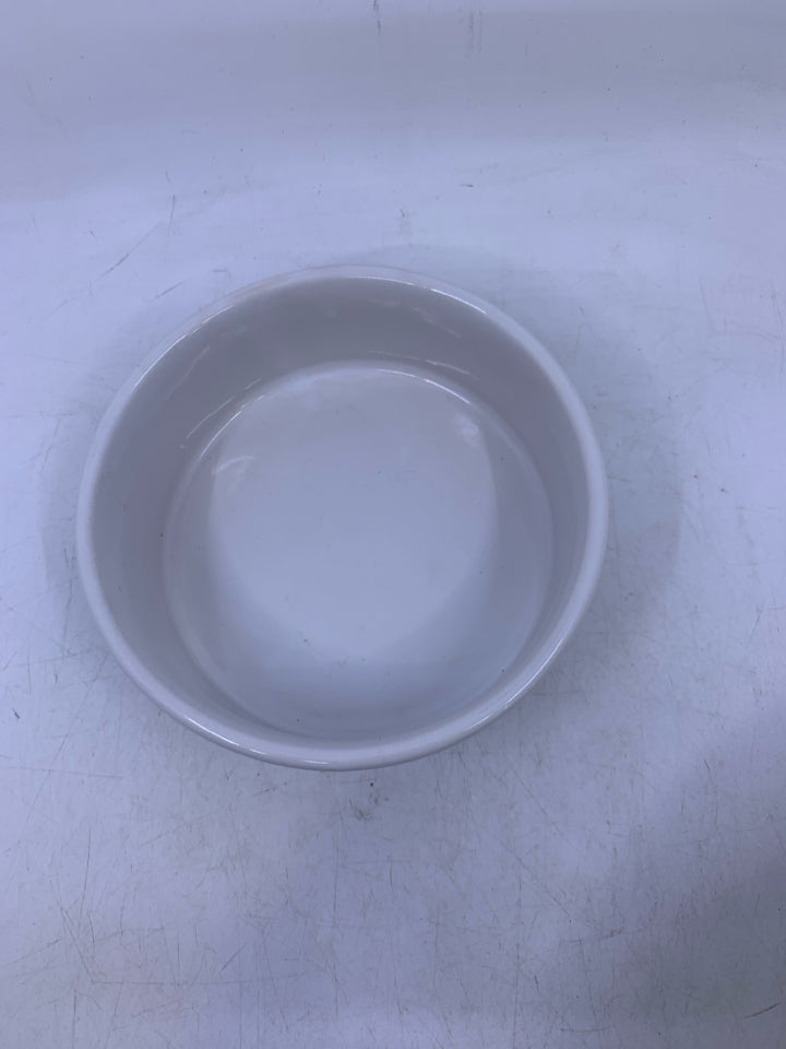 GREY/WHITE CAT BOWL W/ MICE ON OUTSIDE.