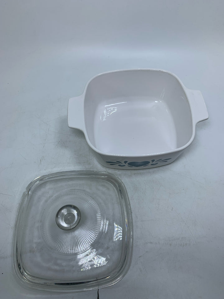 BLUE HEART CASSEROLE DISH W/ LID.
