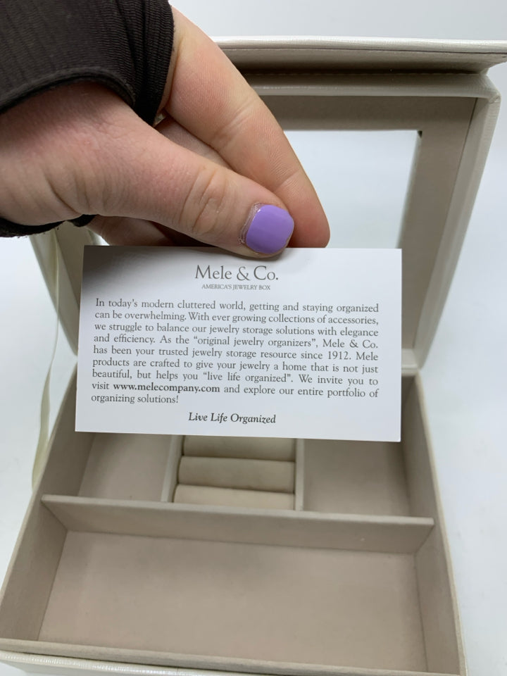 WHITE FAUX LEATHER SEE IN JEWELRY BOX MELE & CO.