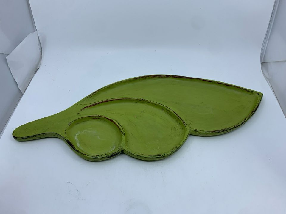 LARGE 3 SECTION LEAF PLATE.