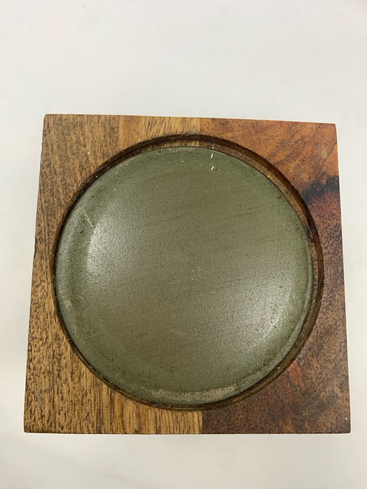 WOOD PILLAR CANDLE HOLDER W/INLAID BAND.
