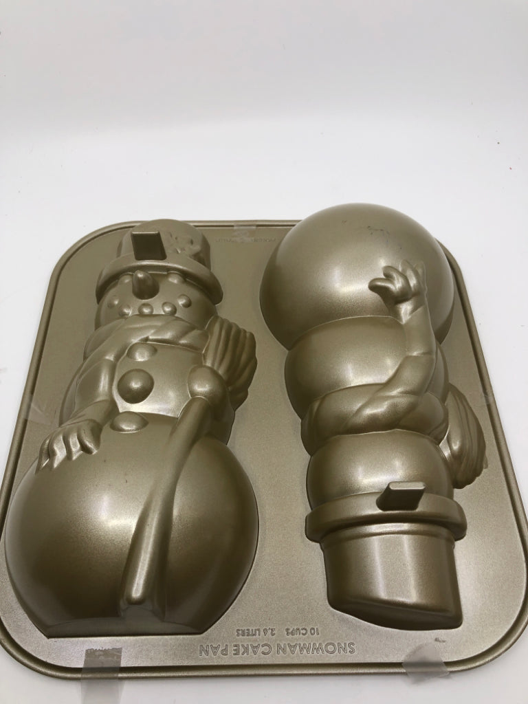 NIP WILLIAMS SONOMA SNOWMAN CAKE PAN.