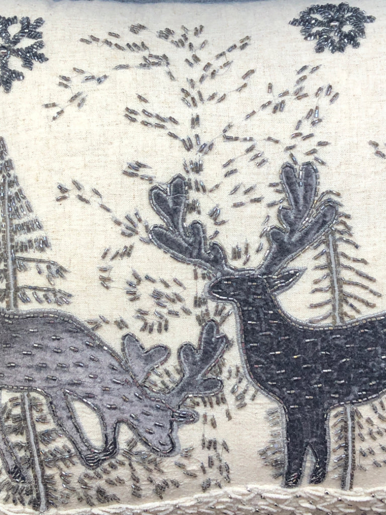 CREAM PILLOW W/ BEADED REINDEER GREY.