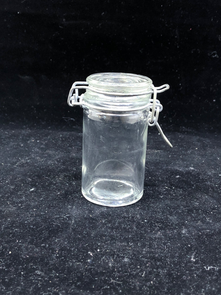 GLASS JAR W LID.