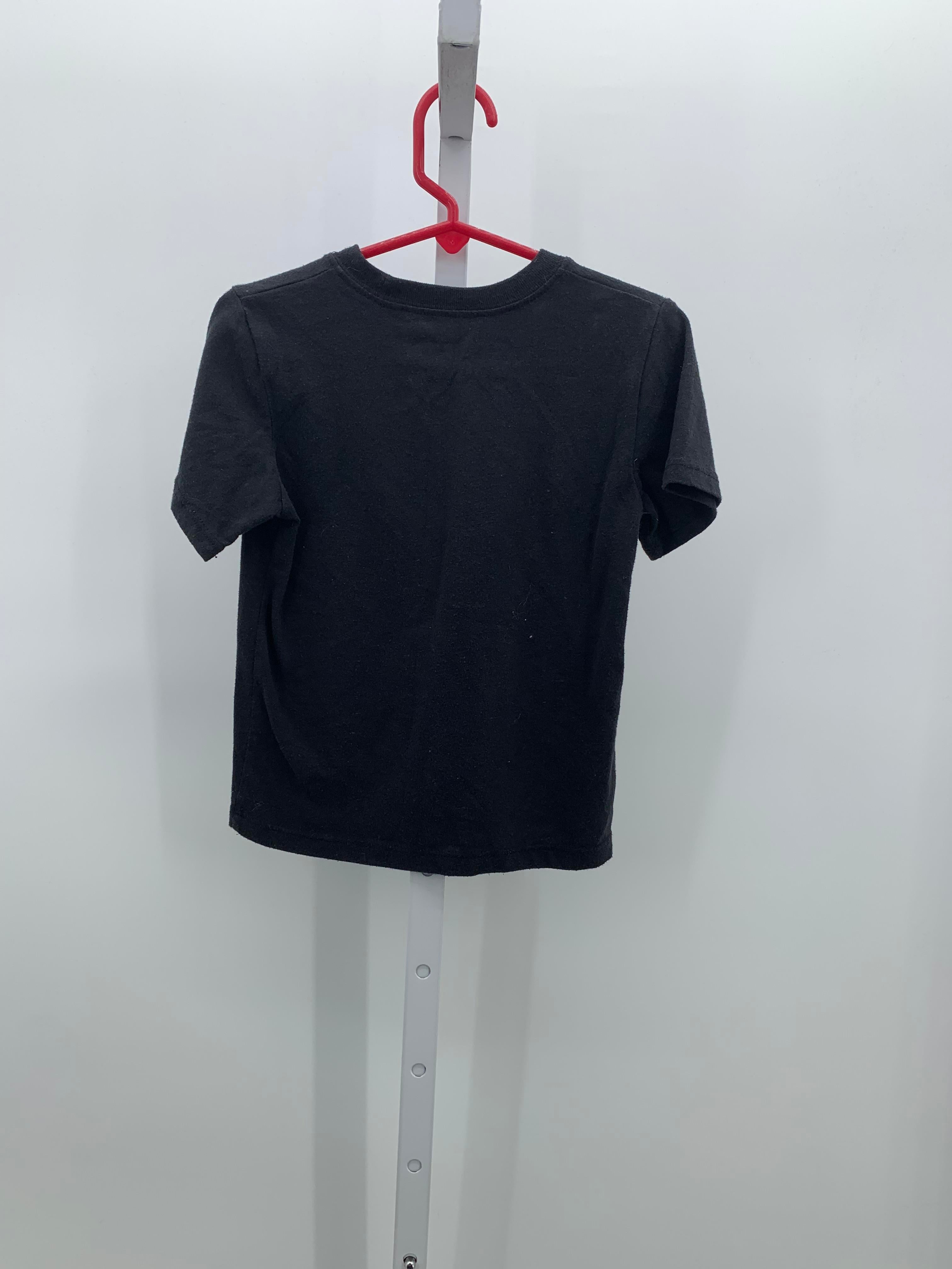 GRAPHIC KNIT TEE.