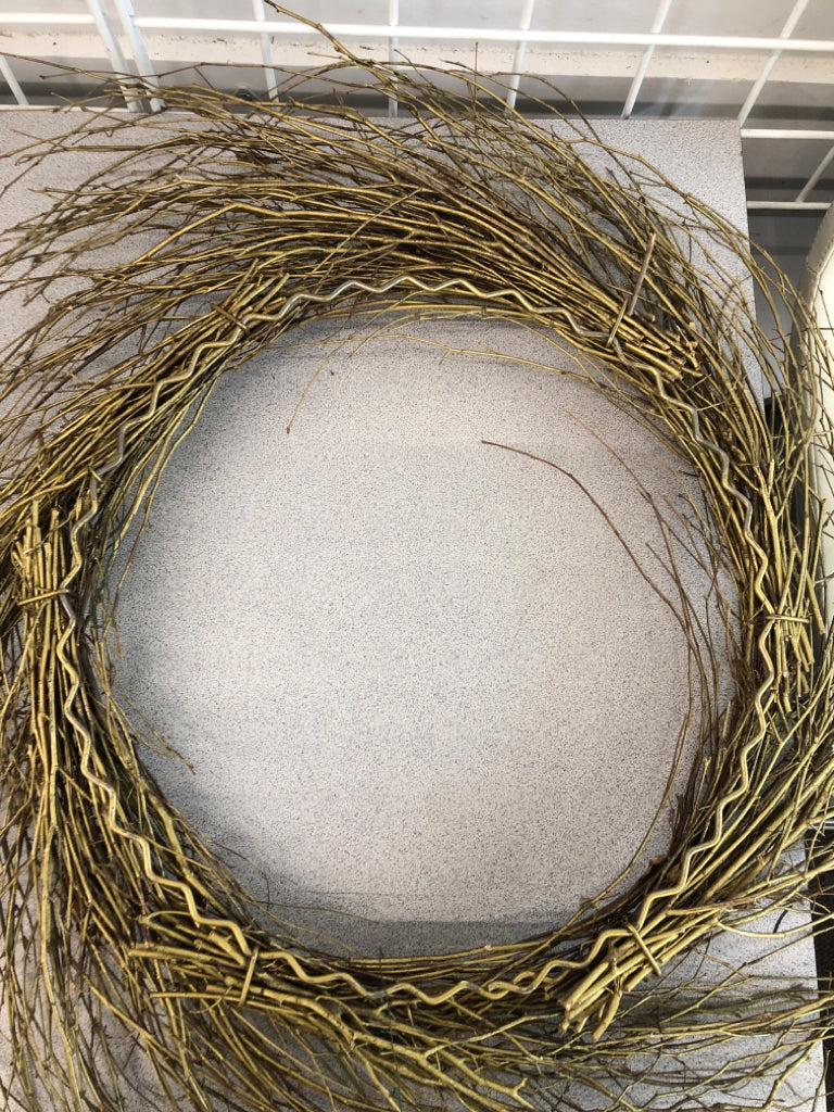 LG TWIG WREATH.