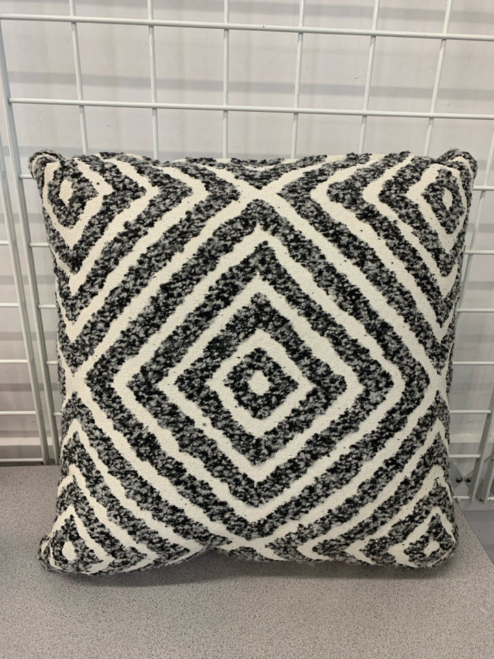 B&W TEXTURED GEOMETRIC PILLOW.