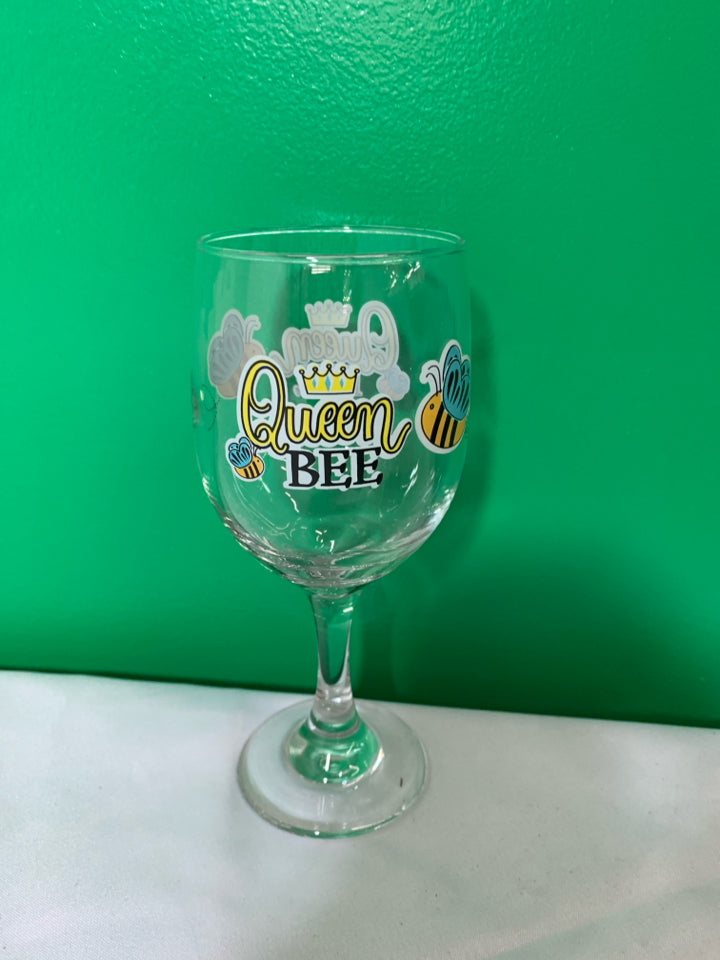 QUEEN BEE WINE GLASS.