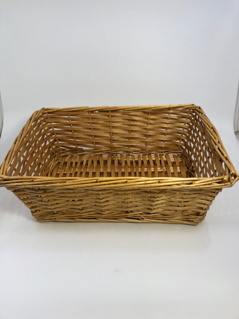 RECTANGULAR WOVEN BASKET.