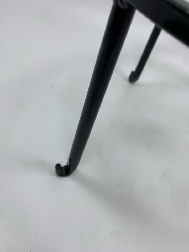 SM BLACK PLANT STAND.