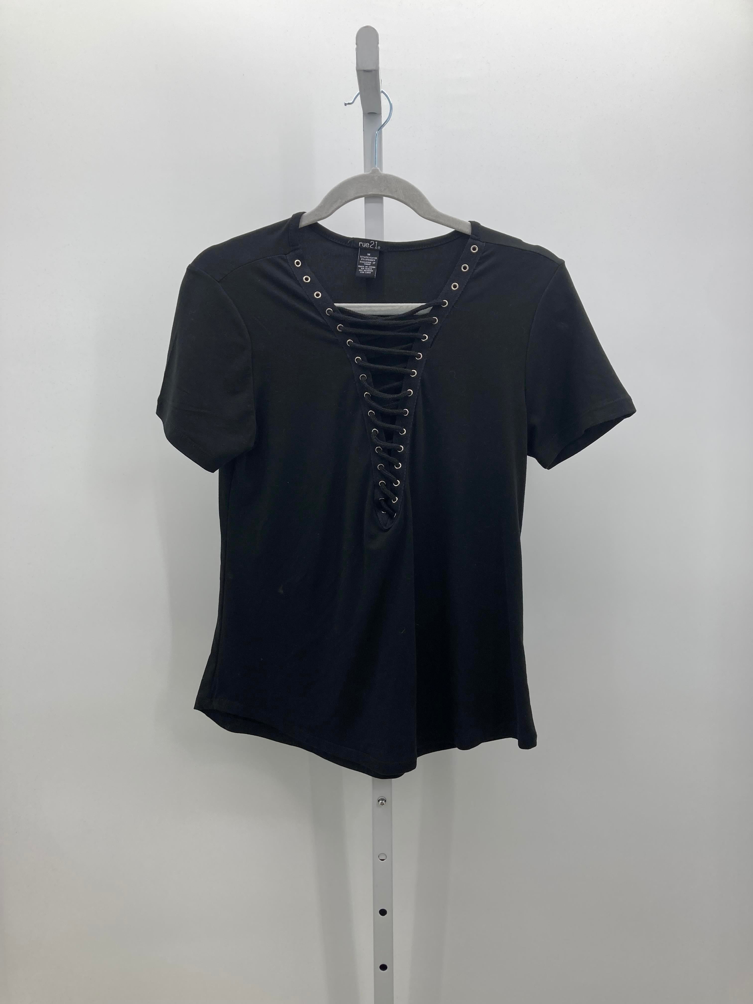 rue21 Size Medium Juniors Short Sleeve Shirt