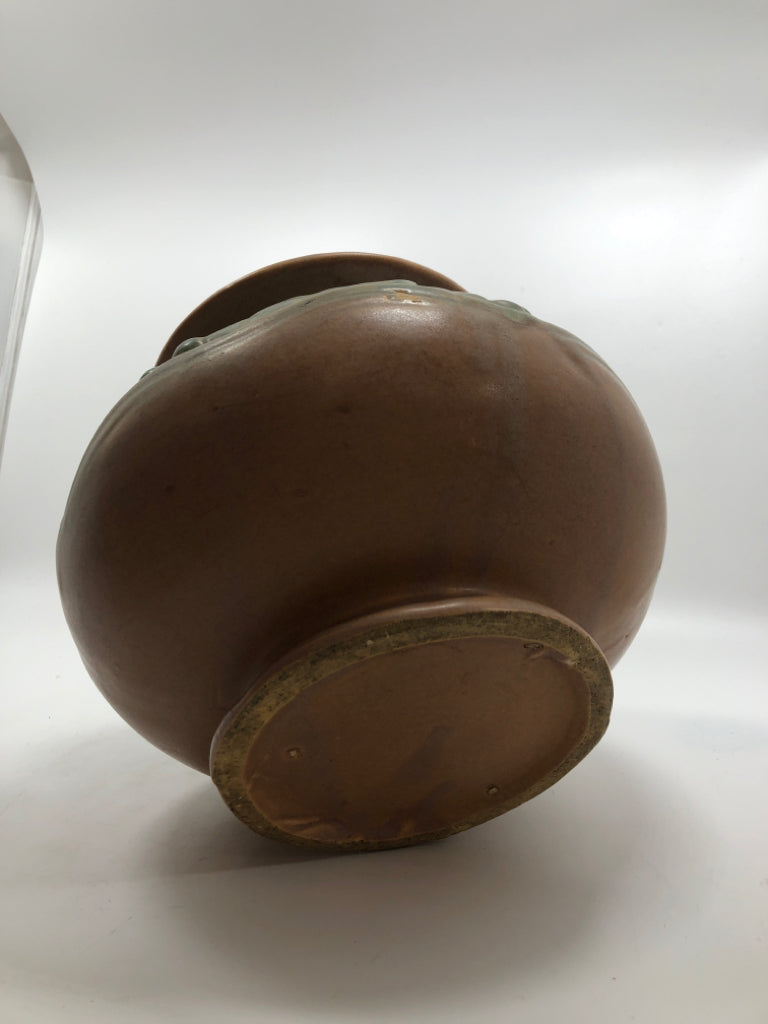 VTG FUCHSIA ROSE BOWL- NATURAL LEAF EMBOSSED STONEWARE VASE.