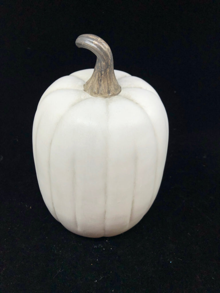 WHITE PUMPKIN DECOR W PIE RECIPE.