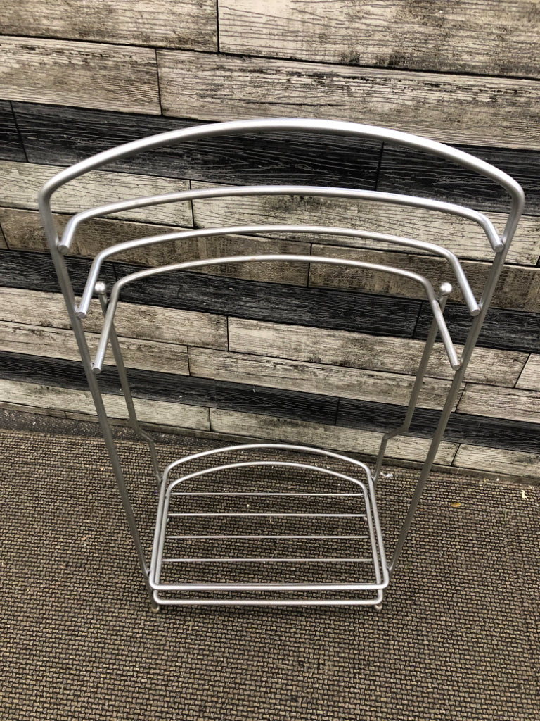 FREE-STANDING METAL TOWEL HOLDER.