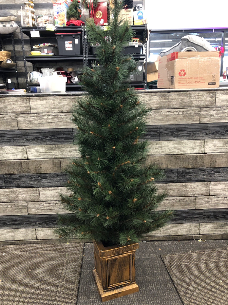 FAUX XMAS TREE IN GOLD PAINTED PLANTER.