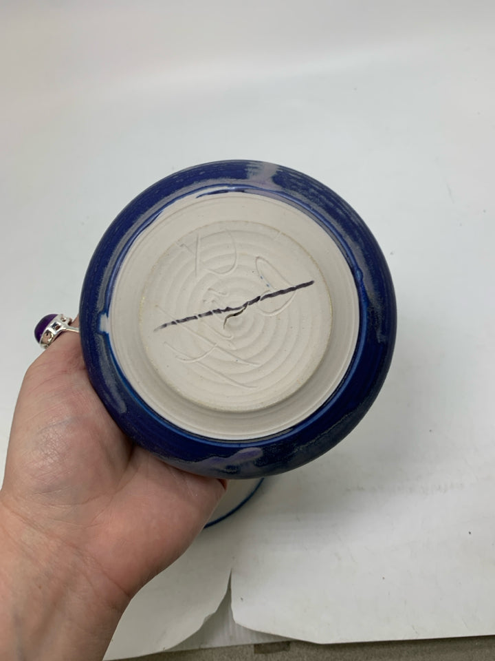 SHORT SWIRL DETAILED COVERED TRINKET DISH.